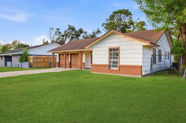535 Edgebrook Drive, Houston, TX 77034