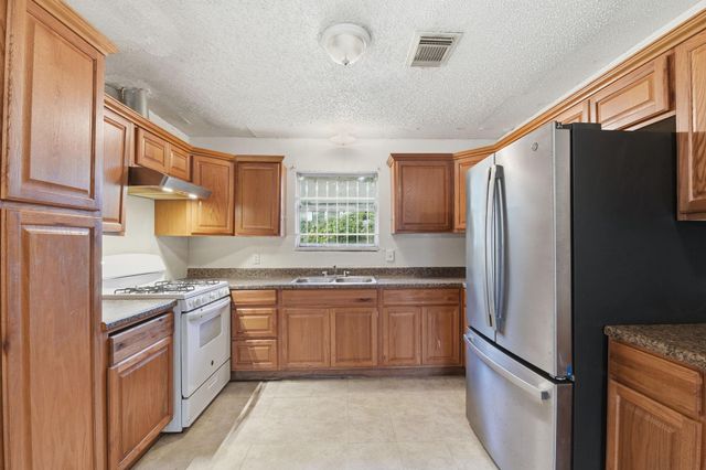 535 Edgebrook Drive, Houston, TX 77034