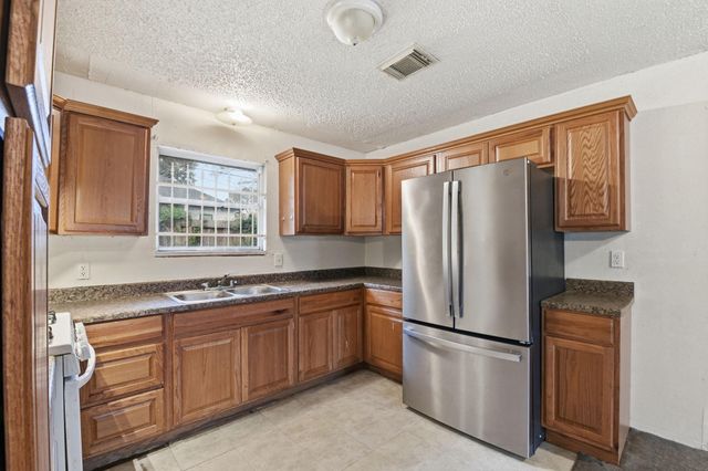 535 Edgebrook Drive, Houston, TX 77034