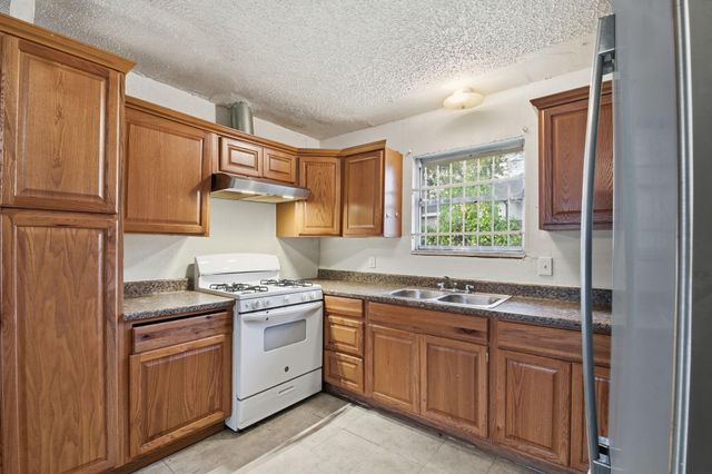 535 Edgebrook Drive, Houston, TX 77034