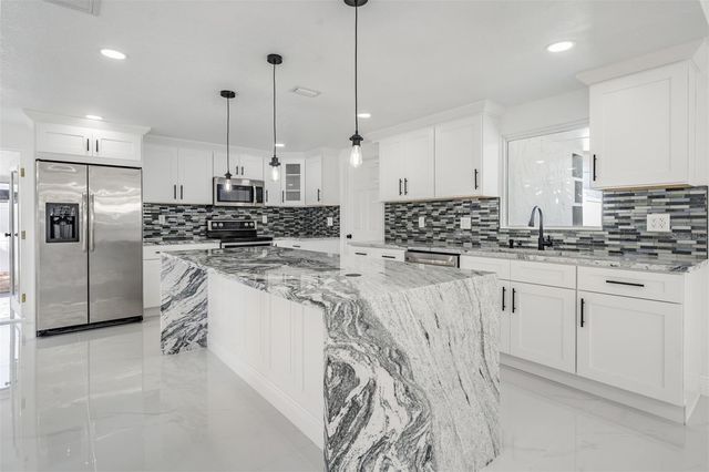 8702 FRIENDSHIP COURT, Tampa, FL 33634