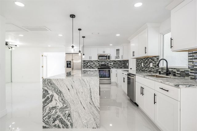 8702 FRIENDSHIP COURT, Tampa, FL 33634