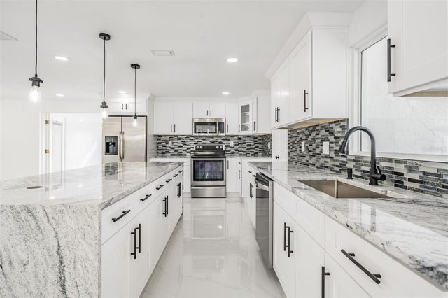 8702 FRIENDSHIP COURT, Tampa, FL 33634