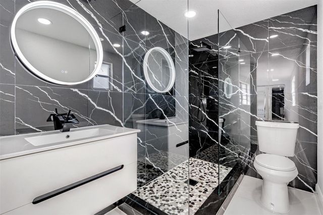 8702 FRIENDSHIP COURT, Tampa, FL 33634