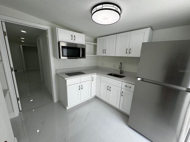 8702 FRIENDSHIP COURT, Tampa, FL 33634