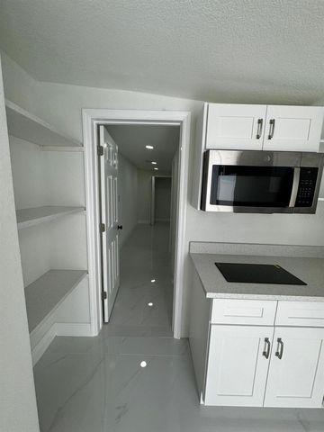 8702 FRIENDSHIP COURT, Tampa, FL 33634