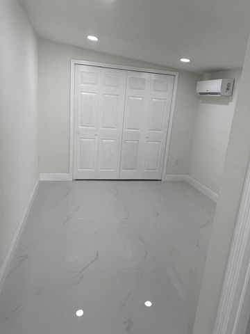 8702 FRIENDSHIP COURT, Tampa, FL 33634