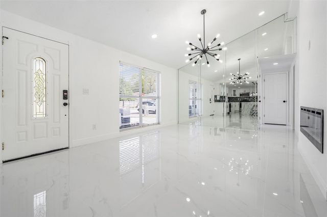 8702 FRIENDSHIP COURT, Tampa, FL 33634