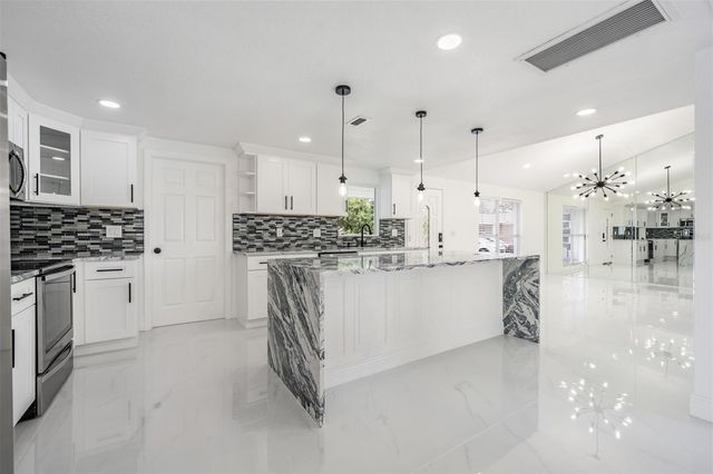 8702 FRIENDSHIP COURT, Tampa, FL 33634