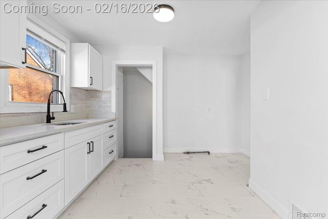 18282 Freeland Street, Detroit, MI 48235