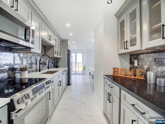 377 S Harrison Street 17FF, East Orange, NJ 07018