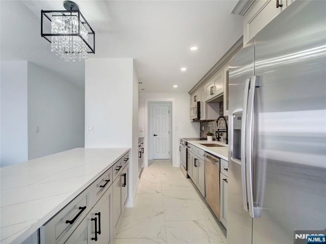 377 S Harrison Street 17FF, East Orange, NJ 07018
