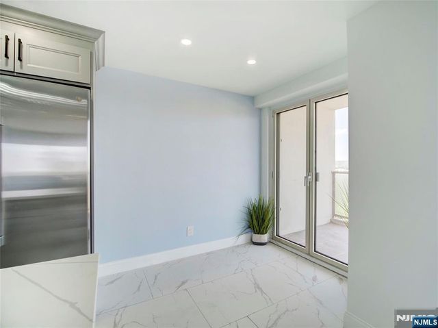 377 S Harrison Street 17FF, East Orange, NJ 07018