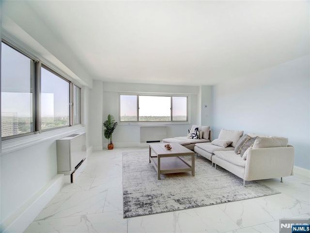 377 S Harrison Street 17FF, East Orange, NJ 07018