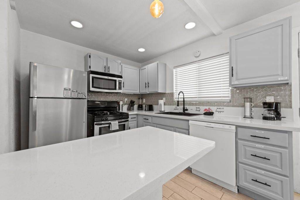 Image 5 of property listing at 6026 Morongo Road, 29 Palms, CA 92277