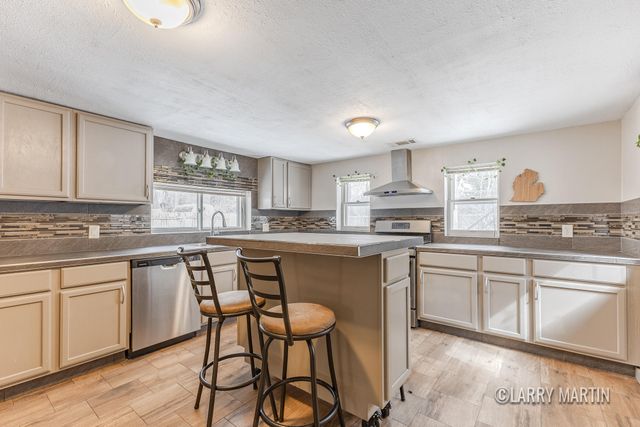 2052 Woodward Street, Muskegon, MI 49442