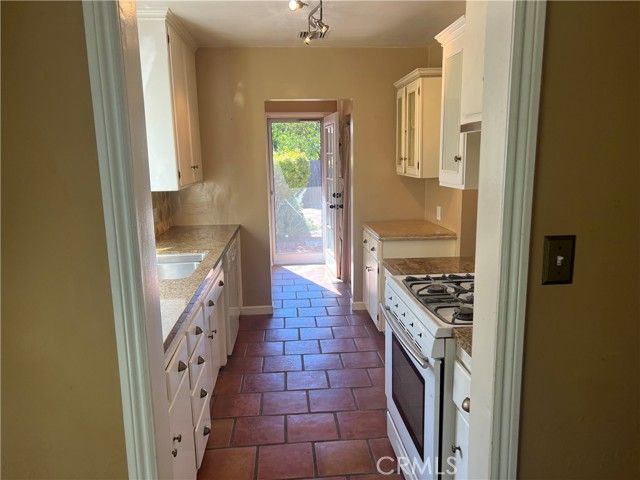 17250 Archwood, Van Nuys (los Angeles), CA 91406