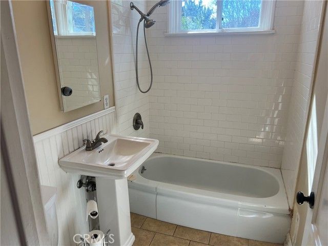 17250 Archwood, Van Nuys (los Angeles), CA 91406