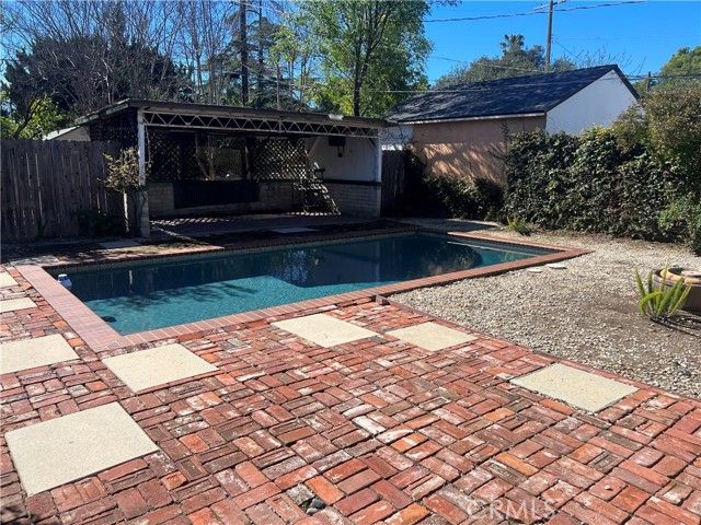 17250 Archwood, Van Nuys (los Angeles), CA 91406