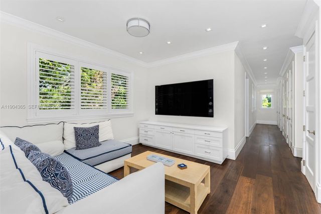 2500 Regatta Ave, Miami Beach, FL 33140