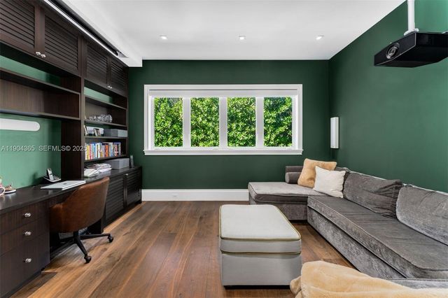 2500 Regatta Ave, Miami Beach, FL 33140