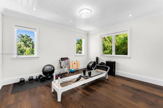 2500 Regatta Ave, Miami Beach, FL 33140