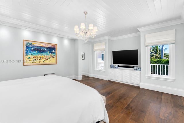 2500 Regatta Ave, Miami Beach, FL 33140