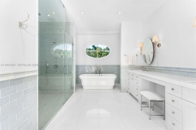 2500 Regatta Ave, Miami Beach, FL 33140