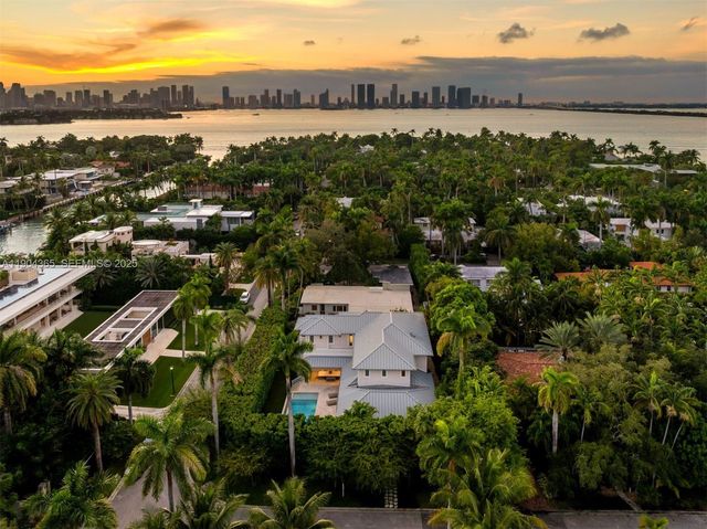 2500 Regatta Ave, Miami Beach, FL 33140