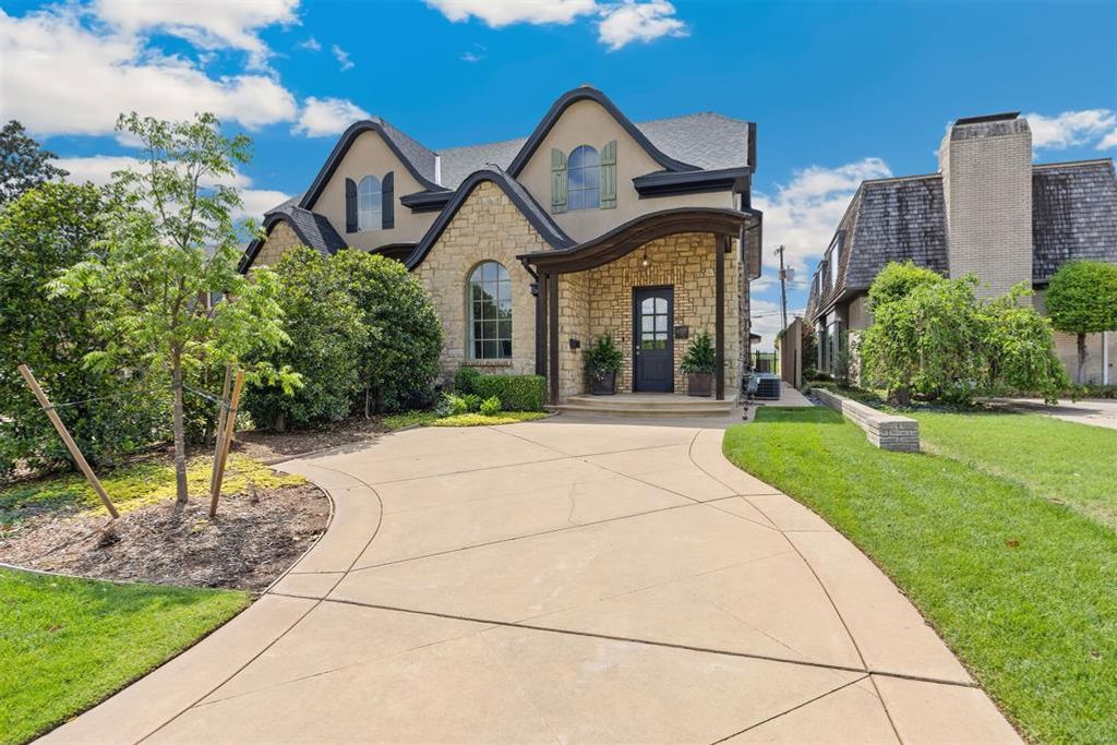 6509 Avondale Drive B, Nichols Hills, OK 73116
