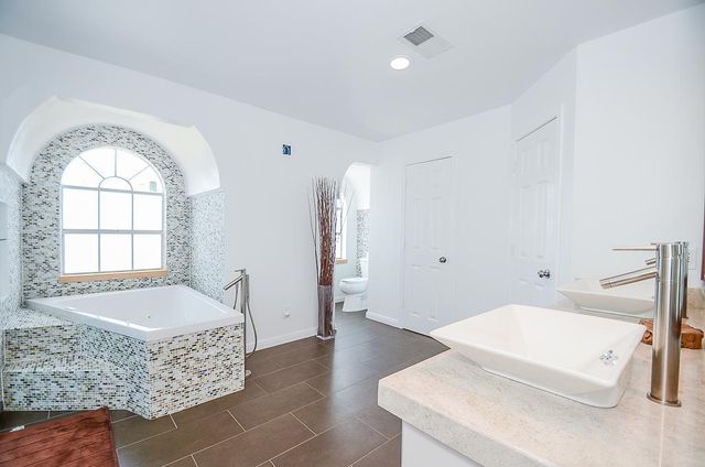 2022 Fairview, Houston, TX 77019