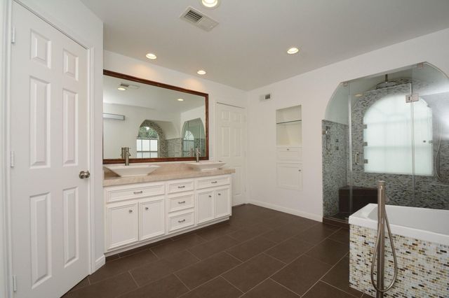 2022 Fairview, Houston, TX 77019