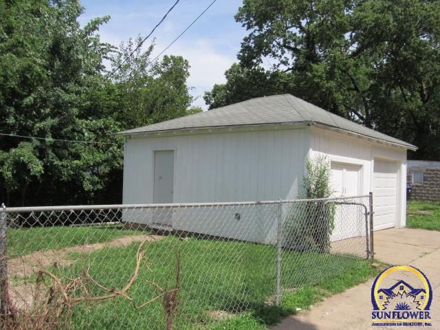 612 SW 5th ST, Topeka, KS 66603