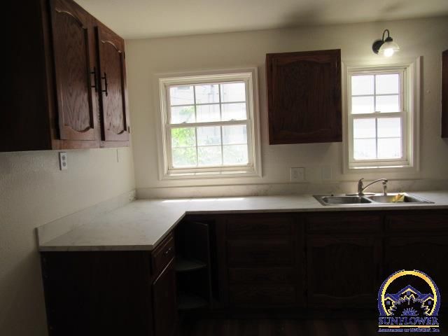 612 SW 5th ST, Topeka, KS 66603