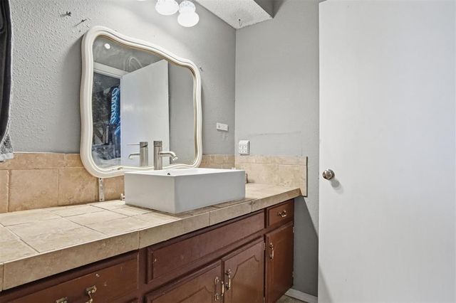 16374 Gml Court, Jones, OK 73049