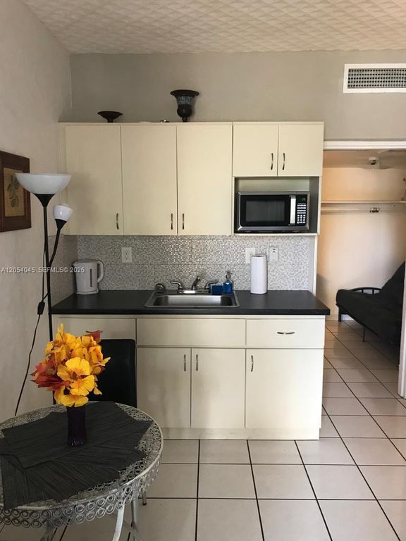 26 Diplomat Parkway 2233, Hallandale Beach, FL 33009