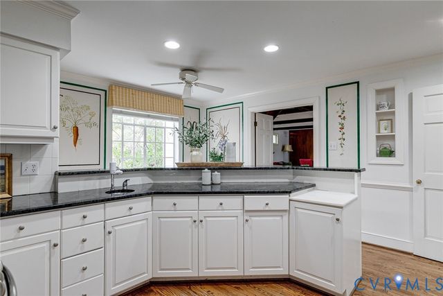 402 Beechwood Dr, Henrico, VA 23229