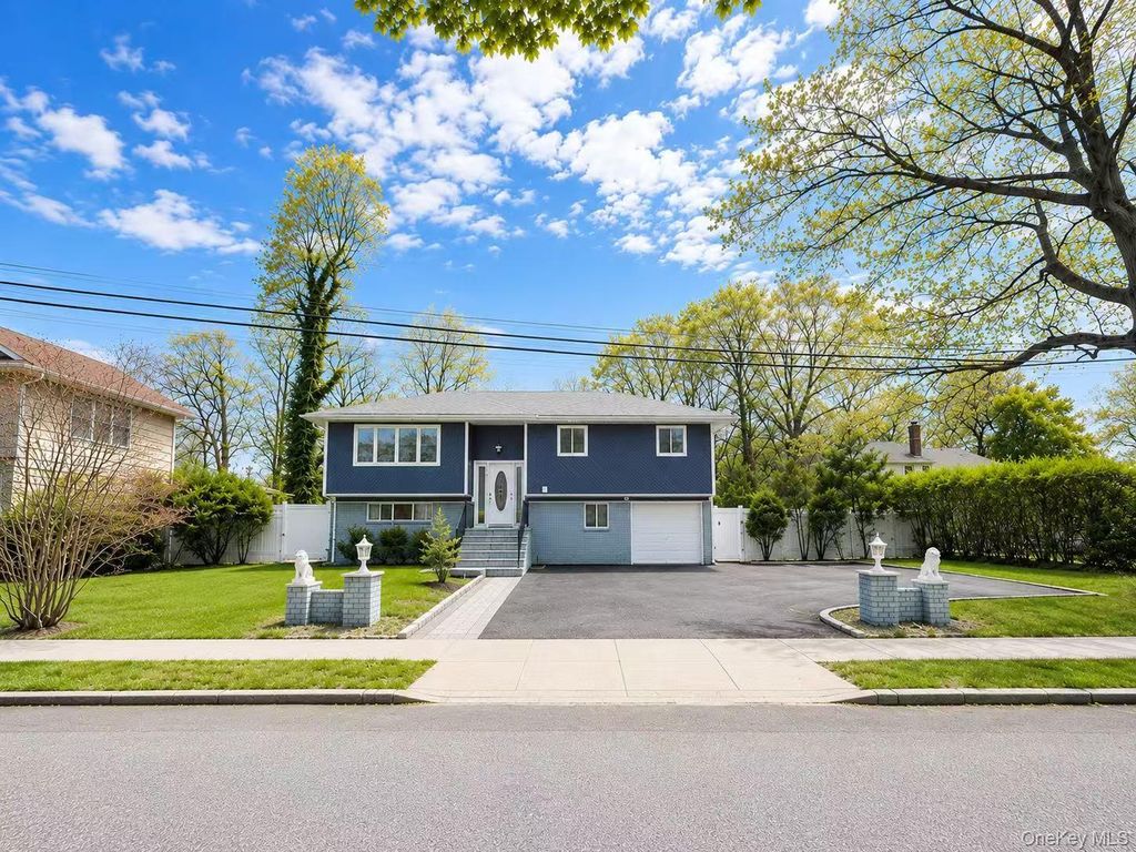 18 Park Drive E, Syosset, NY 11791 — exterior