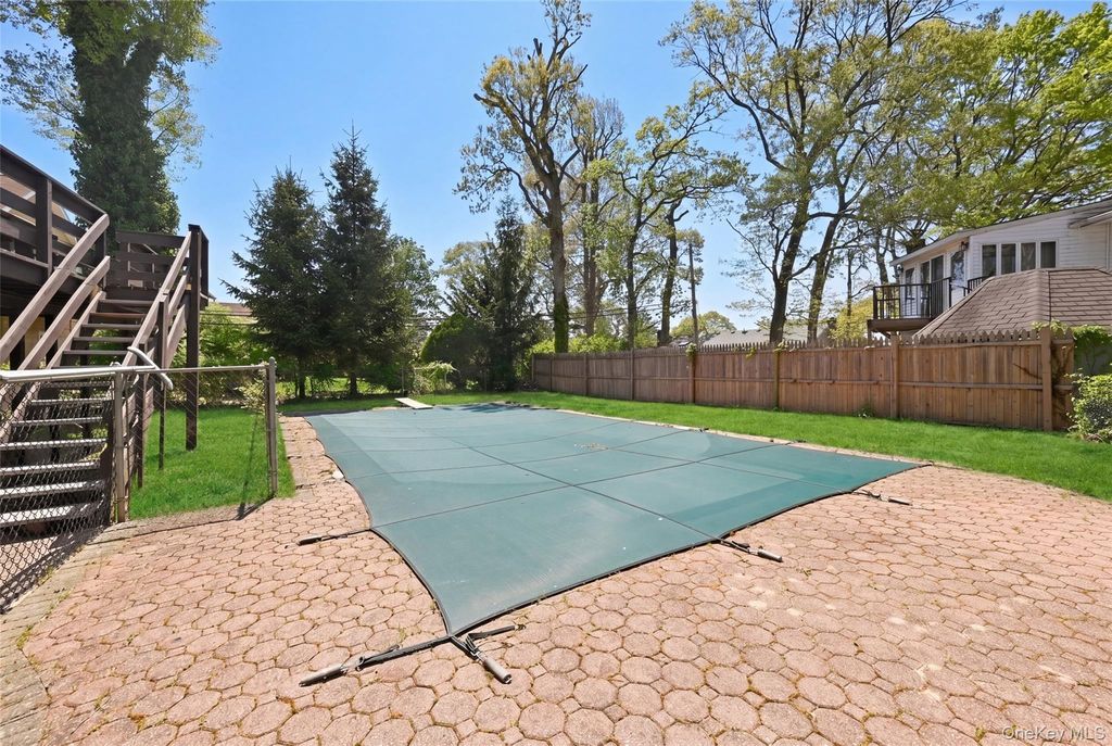 18 Park Drive E, Syosset, NY 11791 — photo 5