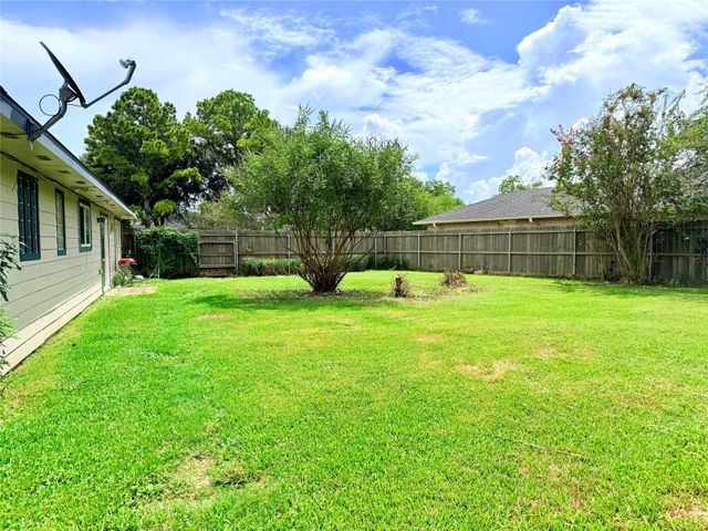 2410 Point Comfort Court, Webster, TX 77598