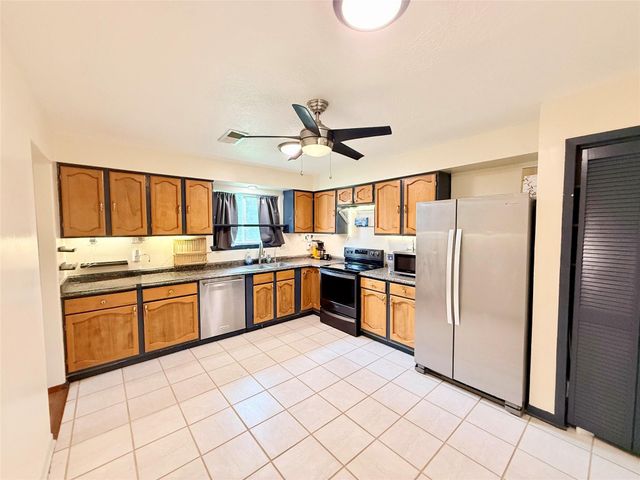 2410 Point Comfort Court, Webster, TX 77598