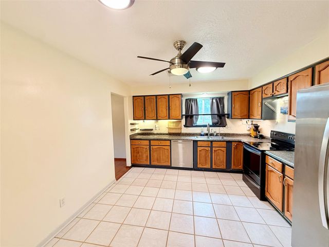 2410 Point Comfort Court, Webster, TX 77598