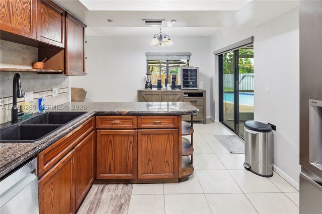 10650 NW 42nd Dr, Coral Springs, FL 33065