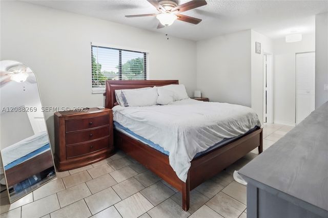 10650 NW 42nd Dr, Coral Springs, FL 33065