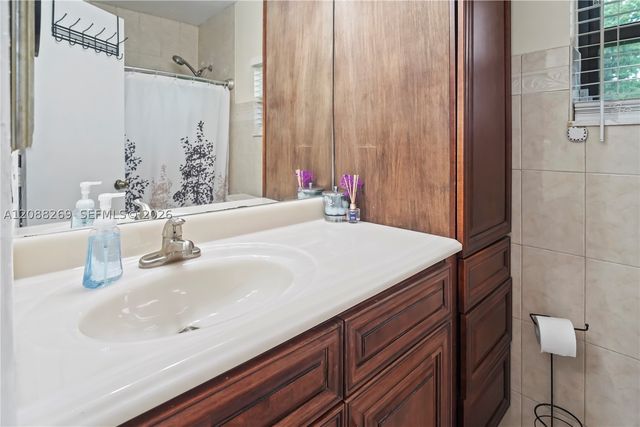 10650 NW 42nd Dr, Coral Springs, FL 33065