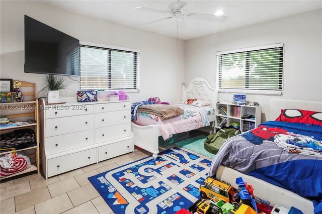 10650 NW 42nd Dr, Coral Springs, FL 33065