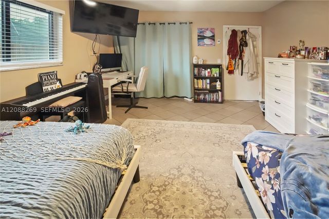 10650 NW 42nd Dr, Coral Springs, FL 33065