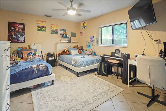 10650 NW 42nd Dr, Coral Springs, FL 33065