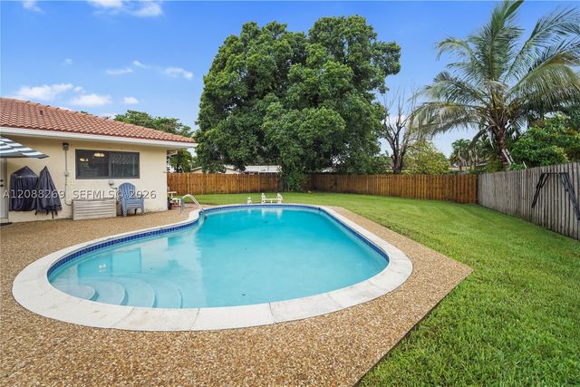 10650 NW 42nd Dr, Coral Springs, FL 33065