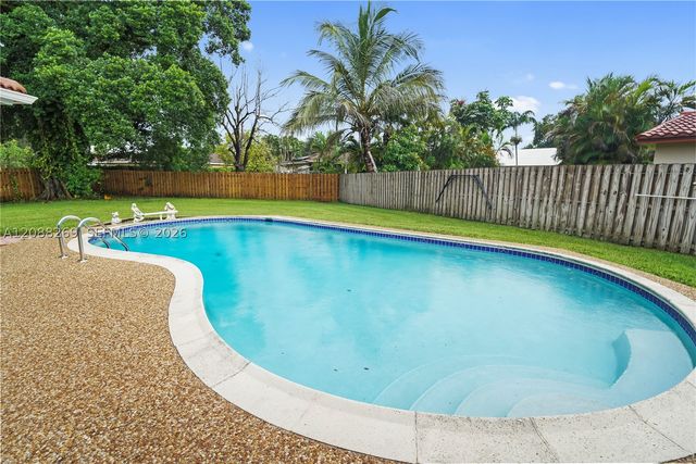 10650 NW 42nd Dr, Coral Springs, FL 33065